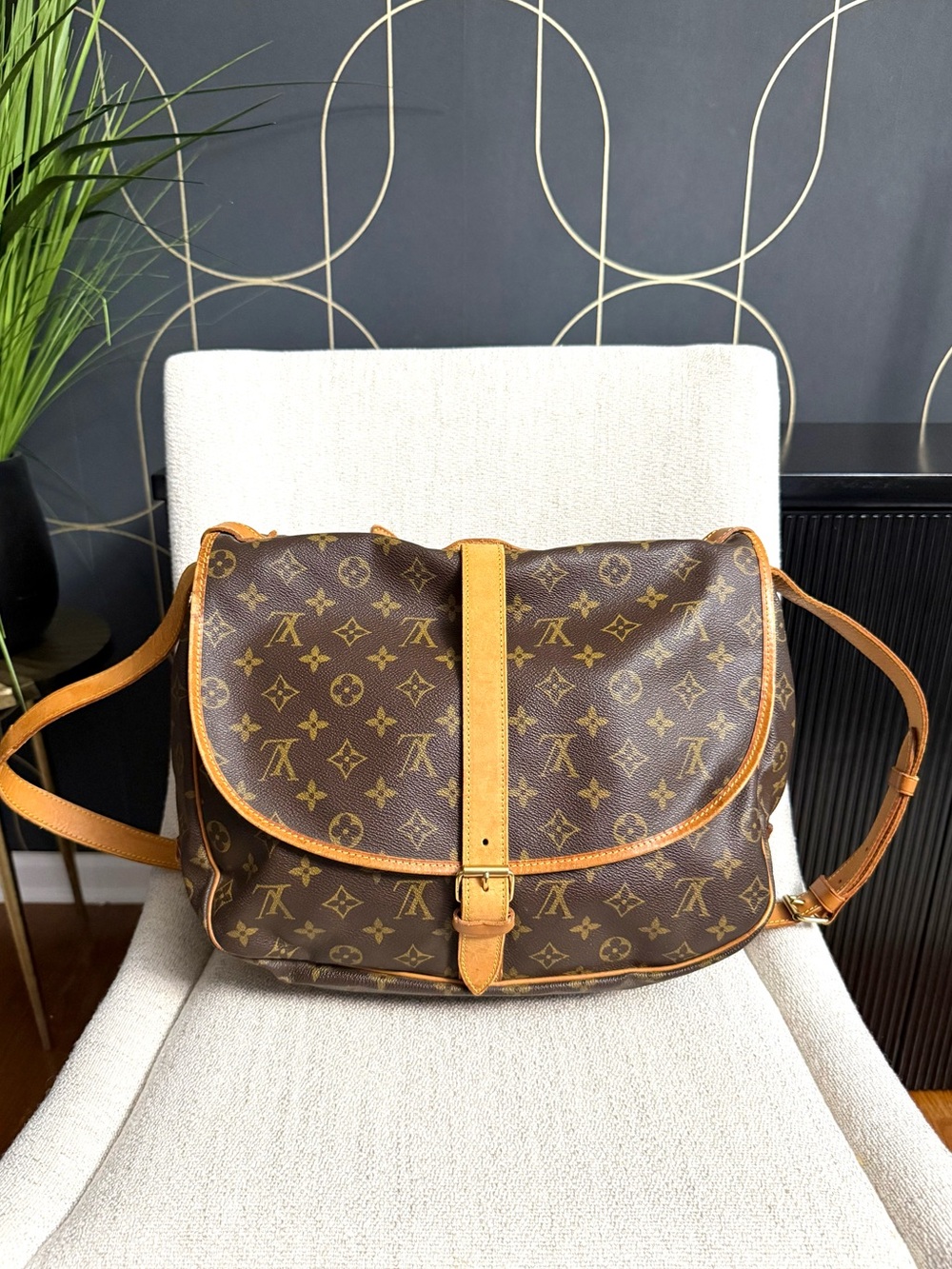 Authentic Louis Vuitton Saumur 35 in Monogram brown LV canvas M42254 - Picture 3 of 16